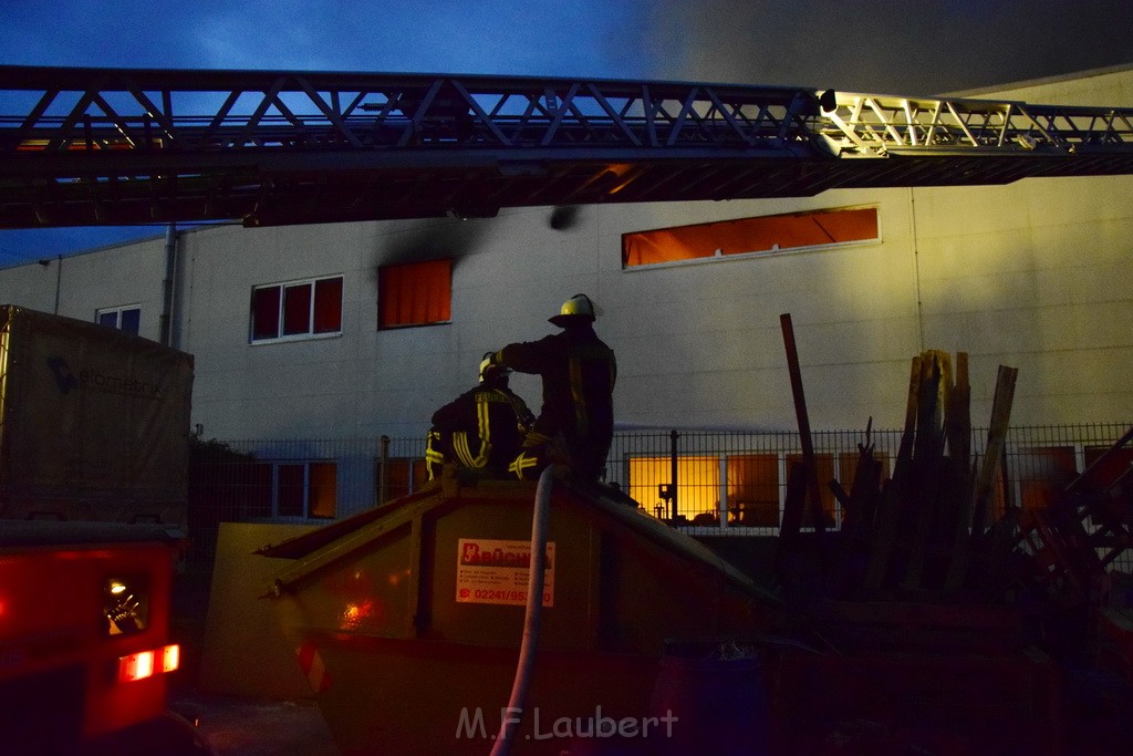 Grossbrand Halle Troisdorf Kriegsdorf Junkersring P453.JPG - Miklos Laubert